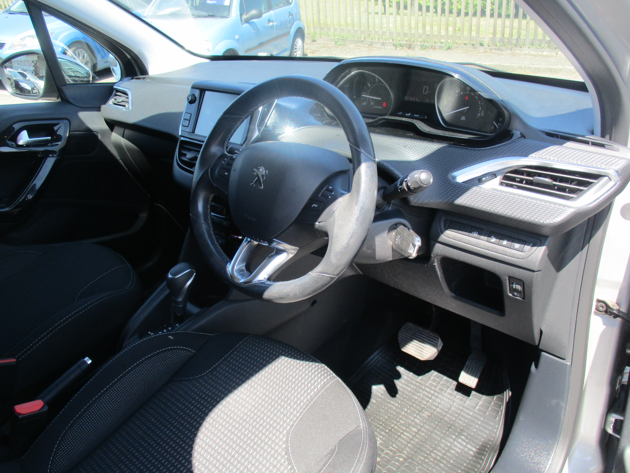 PEUGEOT 208 1.2 ALLURE (AUTO) 2016
